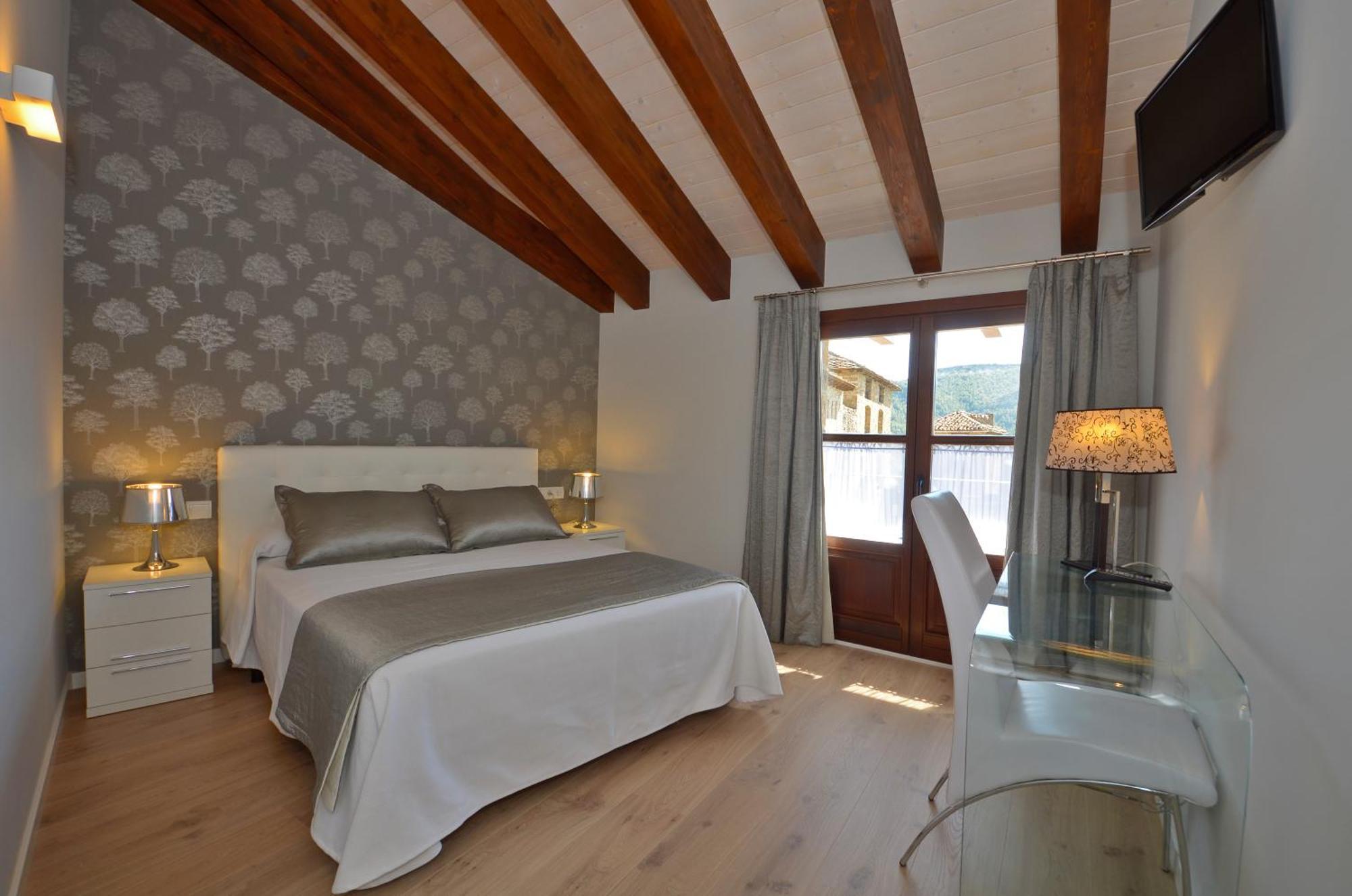 Apartamentos El Palacete De Аинса-Собрарбе Экстерьер фото
