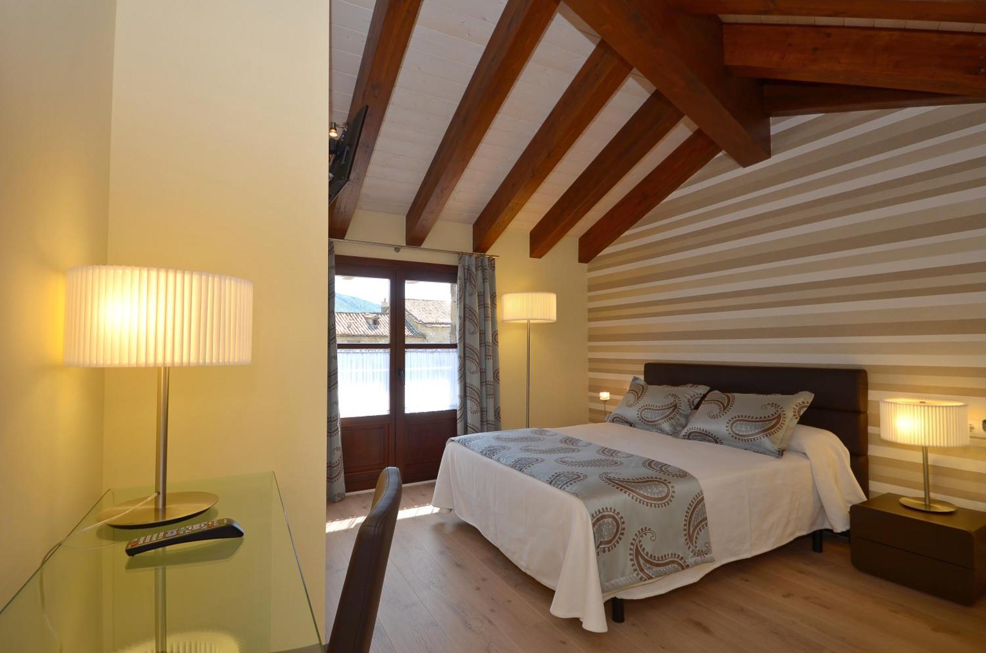 Apartamentos El Palacete De Аинса-Собрарбе Экстерьер фото